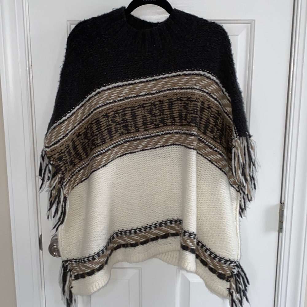Free People Wool Poncho Knit Fringe Sweater, Size XS/S TP/P, Great condition.
